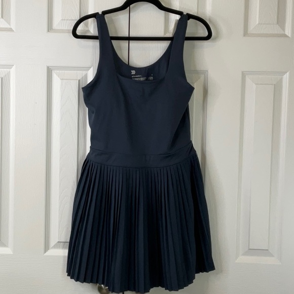 All In Motion - Women's Pleated Active Dress Size M - Picture 8 of 16